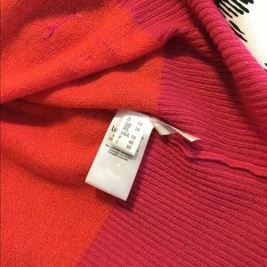 Ladies short sleeves cashmere sweater.